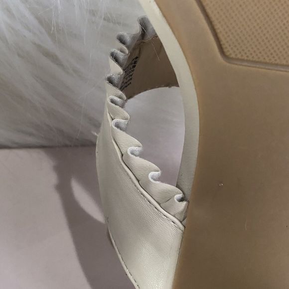 New- Lauren Conrad Sandals Heels Size 8 M - Picture 13 of 16